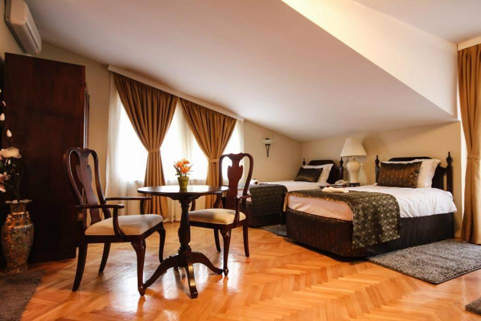 Hotel Villa Alexander Skopje Extérieur photo